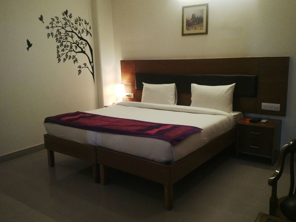 Red Carpet Hotels Noida Exterior foto