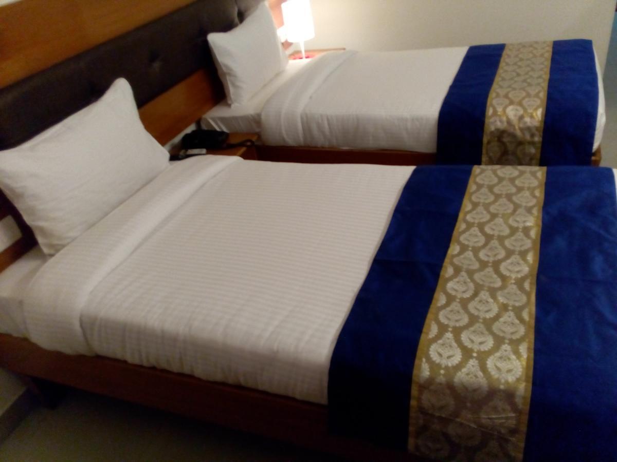 Red Carpet Hotels Noida Exterior foto