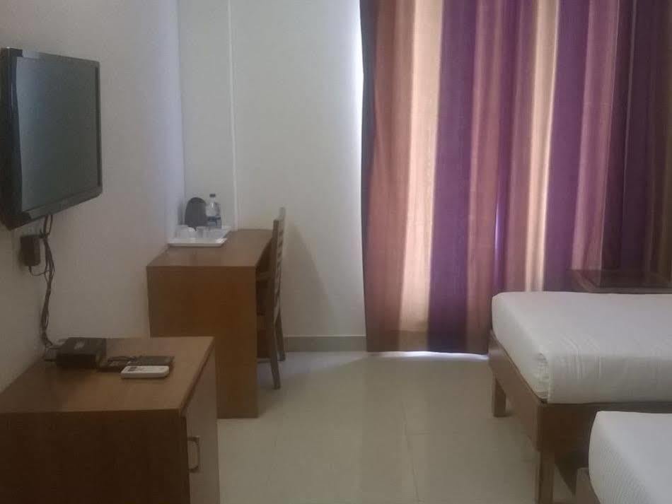 Red Carpet Hotels Noida Exterior foto